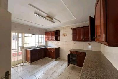 4 Bed Villa with En Suite in Lavington