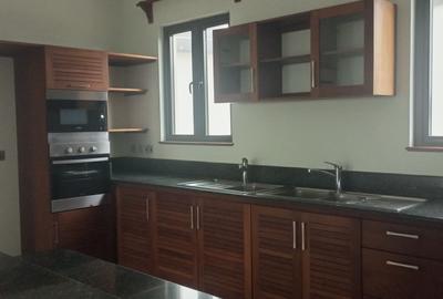 Serviced 2 Bed Apartment with En Suite at Tamarid - 4