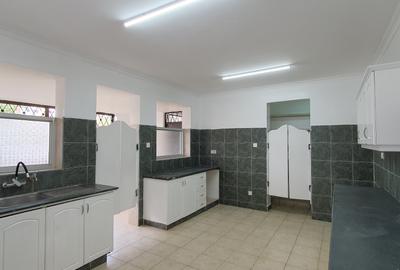 3 Bed Apartment with En Suite in General Mathenge - 4