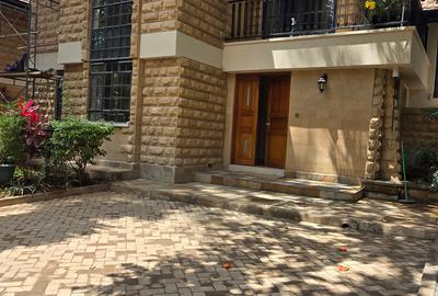 5 Bed House with En Suite at Lavington Green