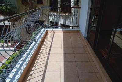 3 Bed Apartment with En Suite at Brookside Drive - 3