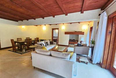 4 Bed House with En Suite in Rosslyn