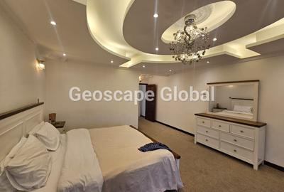 5 Bed House with En Suite in Runda - 4