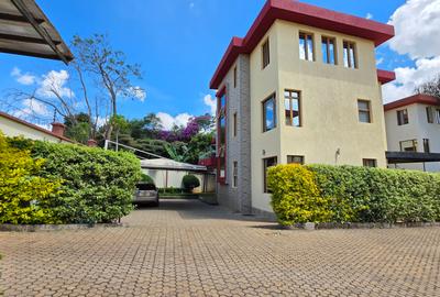 5 Bed Townhouse with En Suite at Lavington Green - 3