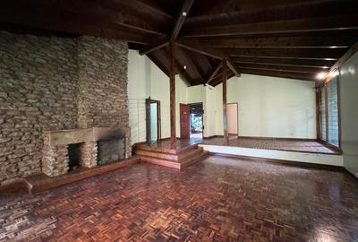 4 Bed House with En Suite in Lake View - 2