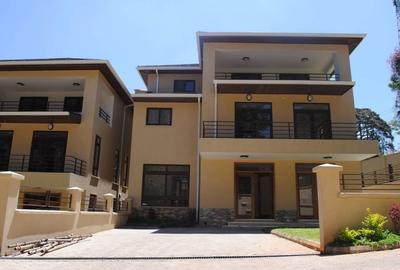 5 Bed Townhouse with En Suite in Lavington