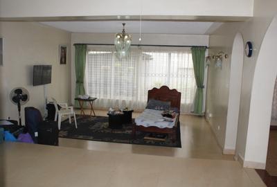 5 Bed Townhouse with En Suite in Westlands Area