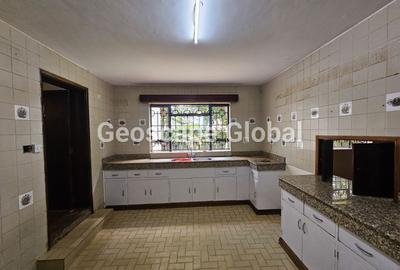4 Bed House with En Suite in Nyari - 3
