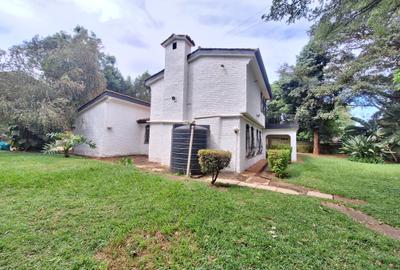 4 Bed House with En Suite at Hill View Close - 4