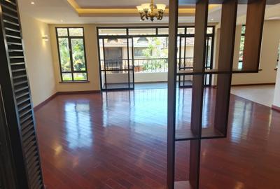 5 Bed Townhouse with En Suite at Lavington - 3