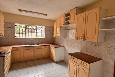 4 Bed Townhouse with En Suite in Lavington - 3