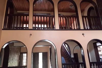 5 Bed House with En Suite at Mimosa