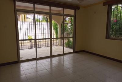 4 Bed Villa with En Suite at Links Road - 3