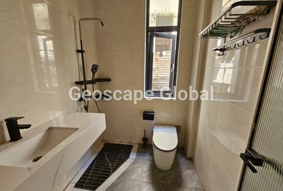 5 Bed Townhouse with En Suite in Lavington - 2