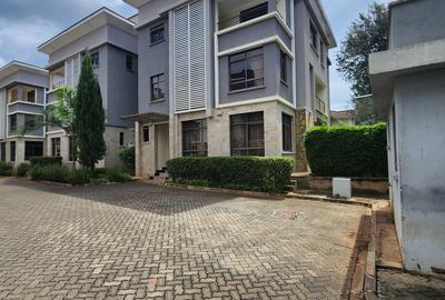 5 Bed Villa with En Suite in Lavington