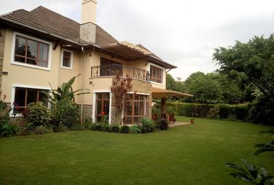 5 Bed House with En Suite in Runda
