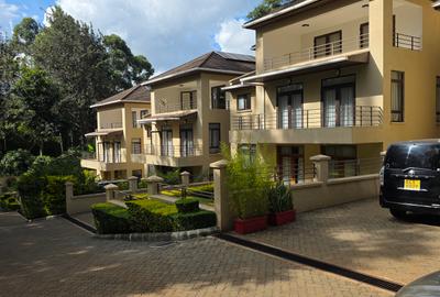5 Bed Townhouse with En Suite at Lavington Green.