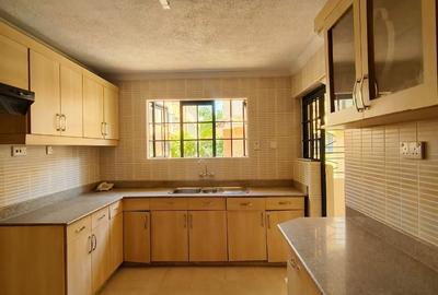 1 Bed Apartment with En Suite in Kileleshwa