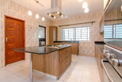 3 Bed Apartment with En Suite in Rhapta Road - 2