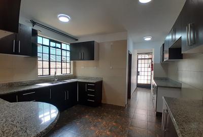 4 Bed Townhouse with En Suite at Lavington - 3