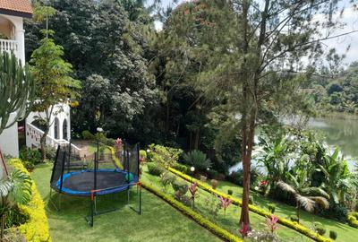 5 Bed Villa with En Suite in Nyari