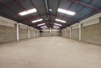 7,000 ft² Warehouse with Parking in Industrial Area - 2