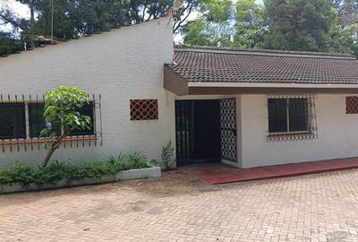 4 Bed House with En Suite at Old Runda