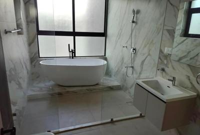 5 Bed Townhouse with En Suite in Lavington - 3