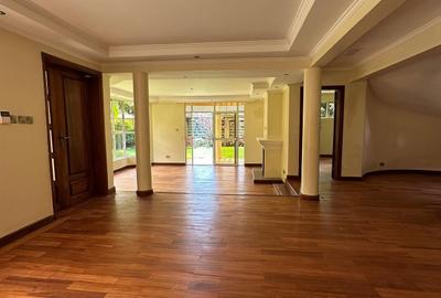 5 Bed Townhouse with En Suite in Lavington - 2