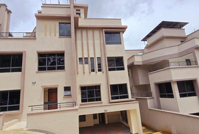 5 Bed Townhouse with En Suite at Lavington Road - 2