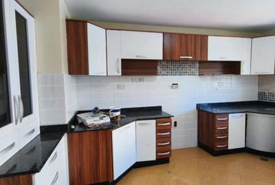 4 Bed Apartment with En Suite in Kilimani