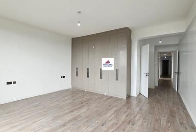 4 Bed Apartment with En Suite in Parklands - 4