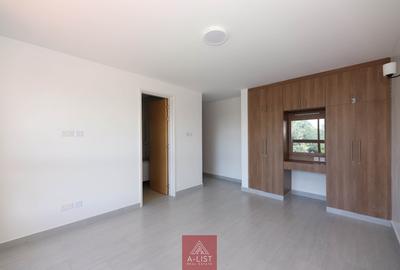 3 Bed Apartment with En Suite at Muthangari Road