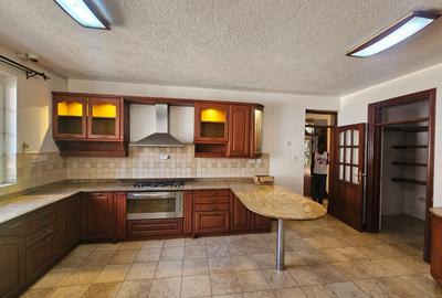 5 Bed House with En Suite in Runda - 3