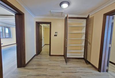 5 Bed Townhouse with En Suite in Lavington - 3