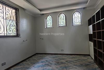 5 Bed Townhouse with En Suite in Kilimani - 2