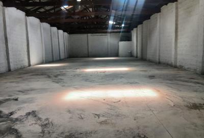 5,000 ft² Warehouse with Parking in Industrial Area - 2