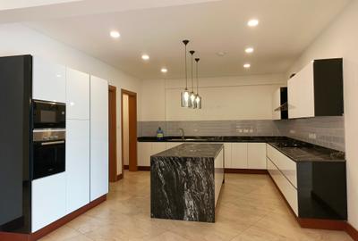 4 Bed Apartment with En Suite in Parklands
