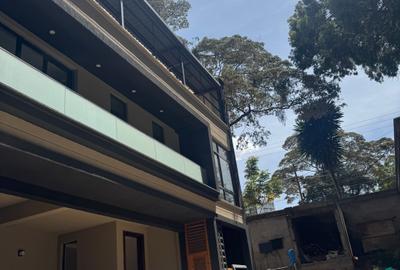 4 Bed Villa with En Suite at Westlands - 4