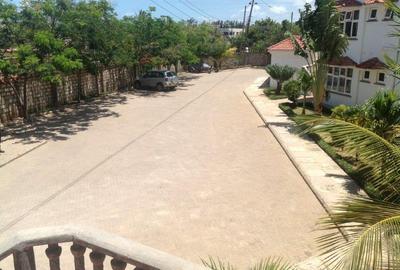 3 Bed Apartment with En Suite at As550 - 3