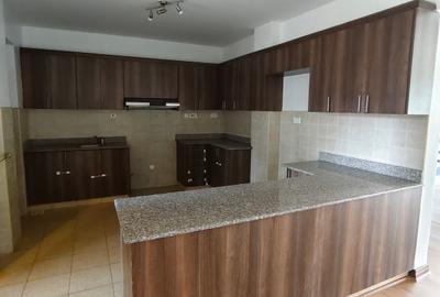 4 Bed Apartment with En Suite in Kileleshwa