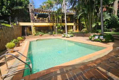 6 Bed House with En Suite in Runda