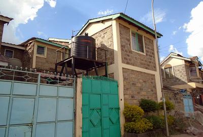 4 Bed House with En Suite in Komarock