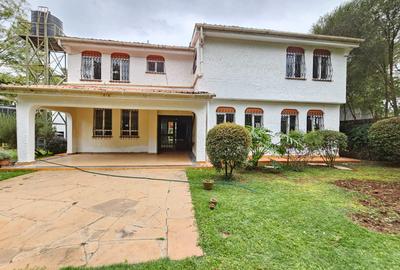 4 Bed House with En Suite in Hill View