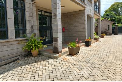 1 Bed Villa with En Suite at Lavington