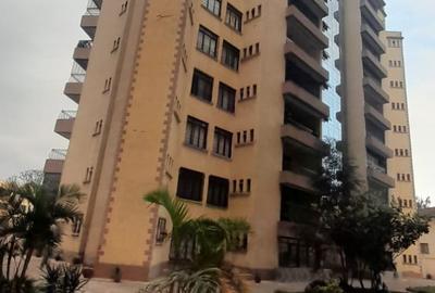 3 Bed Apartment with En Suite at Lenana Road