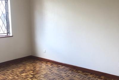 Serviced 2 Bed Apartment with En Suite at Argwings Khodeck Road - 4