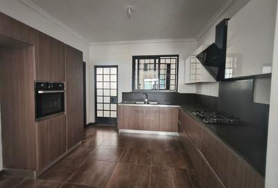 3 Bed Apartment with En Suite in Parklands - 2