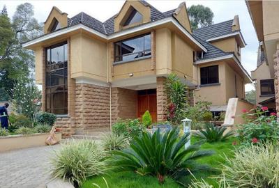 5 Bed House with En Suite in Lavington - 4