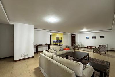 4 Bed Apartment in Riverside - 2